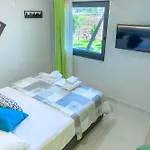 Apartment Bikini Kariotai
