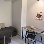 Apartment Bikini Kariotai