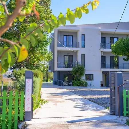 Bikini Apartment Kariotai